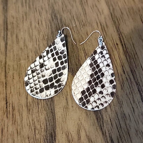 NWOT Leather Earrings - Picture 1 of 3